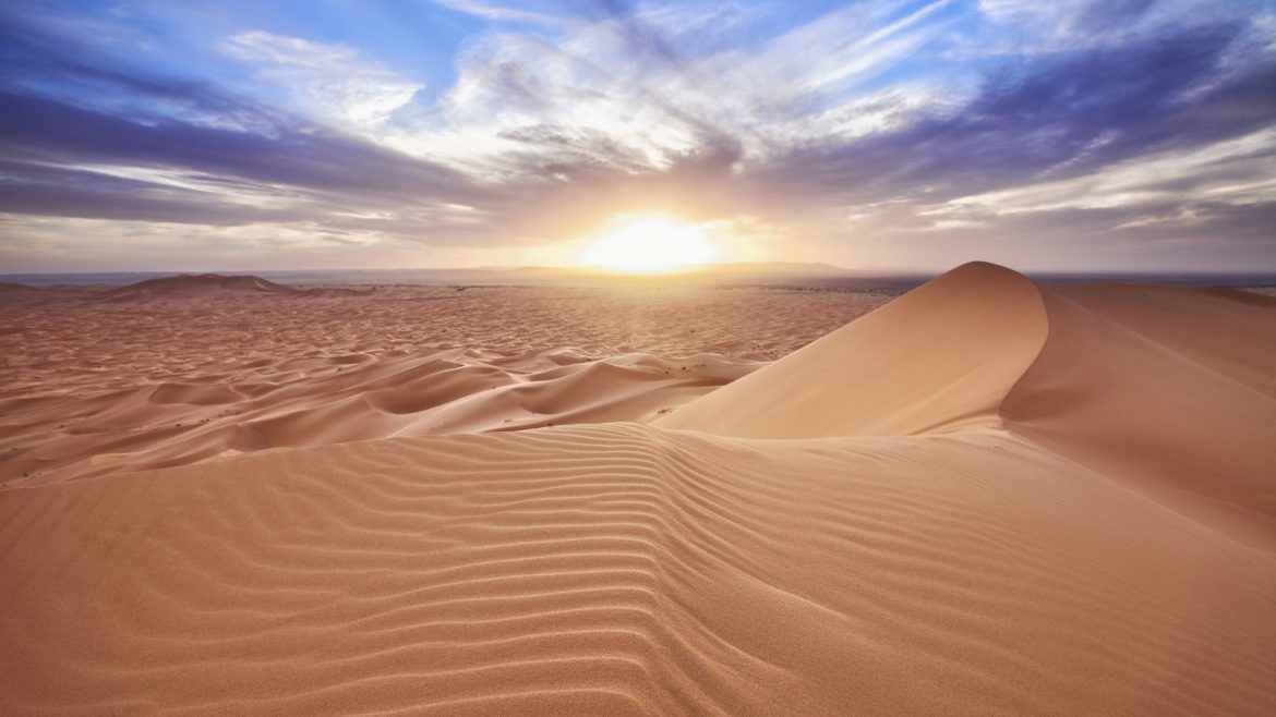 Las Dunas De Arena En Los Desiertos ¡cantan Con El Viento